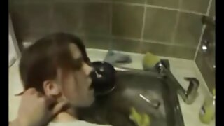 Dumpy crnka prljavština udovoljava anusom svog nakaradnog s velikim stražnjim čepom