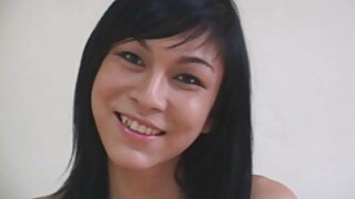 Zavodljiva japanska drolja Anna Mizuki nosi bijeli bikini i ugodit će muškarcu