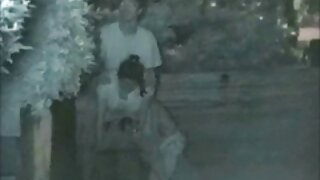 Plavušu kurvu Emmu Starletto jebaju dva dobro obdarena pastuha