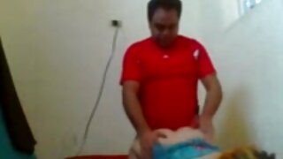 Šarmantne djevojke sele se u šumu kako bi jedna drugoj golicale pičke