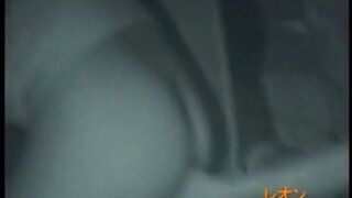Ovaj video je pun strasti. Ava Rose koja ima zaobljeno živahno dupe skače na tvrdom kurac. Onda je udari jako pseći stil.
