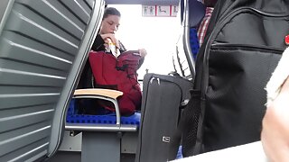 Čudesna tamnokosa drolja siše debeli BBC i buši joj dupe